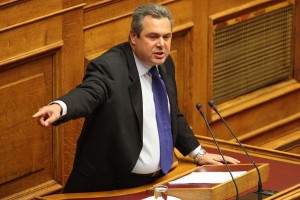 Ministri grek i Mbrojtjes: Nuk e tolerojmë gjestin e shqiptarëve, kush nuk ndihet grek të ikë