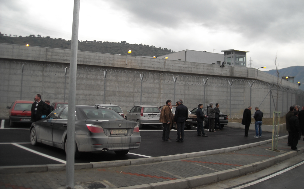 SKANDAL/ Protestojnë të burgosurit në Berat, lahemi 4 herë në muaj