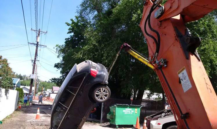 FOTO LAJM/ Kritikonte të shoqen për parkimin, por  “fati është i pa parashikueshëm”…