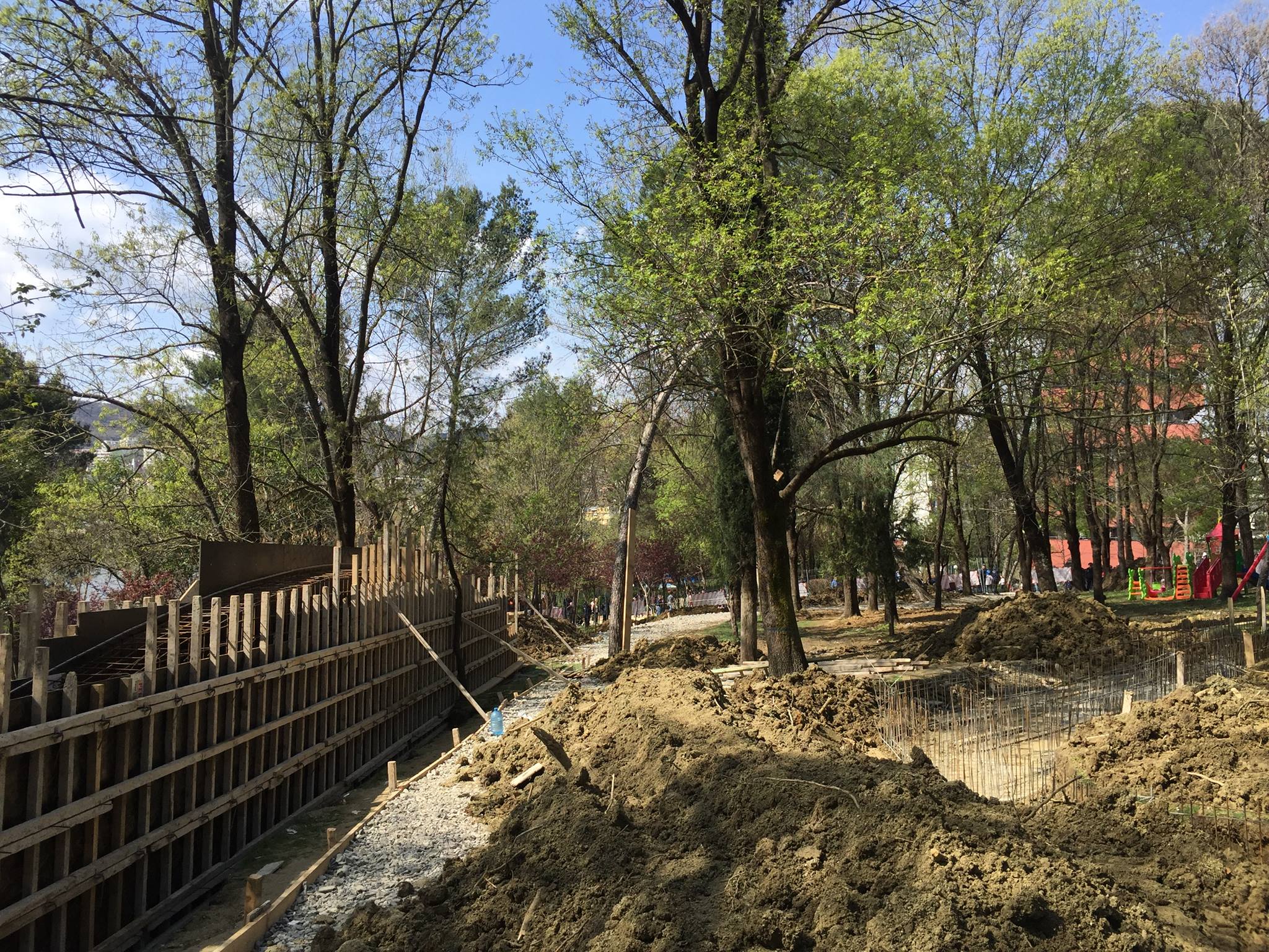 VIDEO/ Ja si është betonizuar Parku