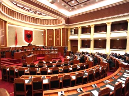 Opozita rikthehet sot në Parlament, arrihet marrëveshja PD-PS