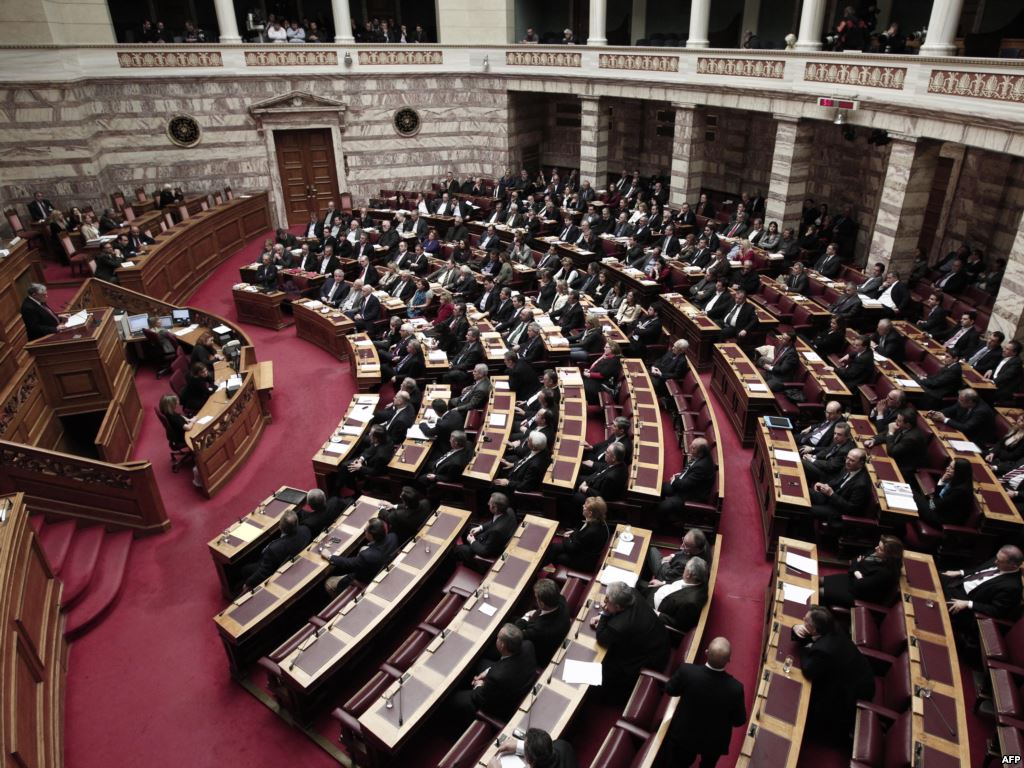 Parlamenti miraton qëndresën ndaj kushteve të donatorëve. Grekët në referendum më 5 korrik