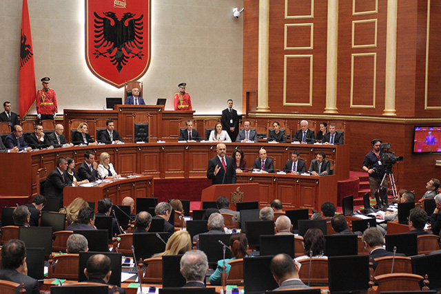 Parlament, mazhoranca nuk bën numrat dështojnë sërish votimet e kodeve