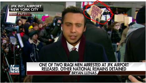 FOTO/Protestat kundër Trump në SHBA, një parullë në gjuhën shqipe