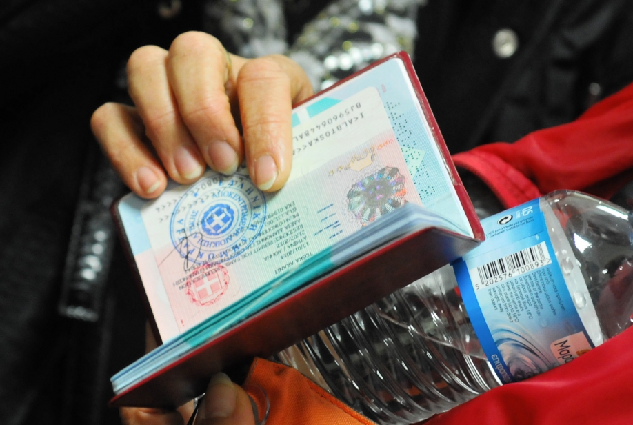 Greqia kthehet në qendër të falsifikimit të pasaportave, përfitojnë edhe shqiptar