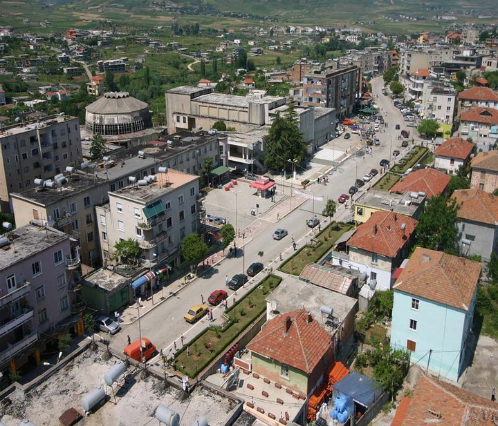 Patos, mungon uji pijshëm, puseve të naftës u shtohen edhe puset e ujit