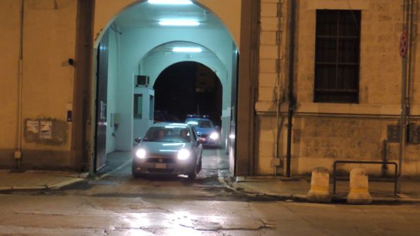 EMRI/ Itali, arrestohet shkodrani “i kompletuar”…, me armë, drogë dhe një prostitutë minorene