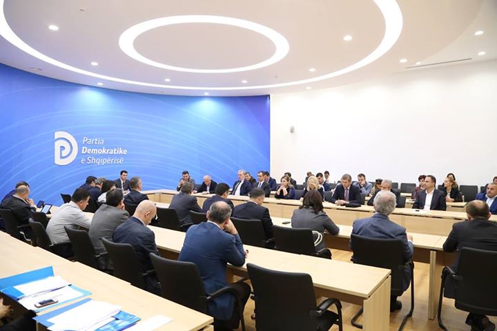 Debati me ish-ministrat: Lapardhaja, nuk janë të gjithë njesoj