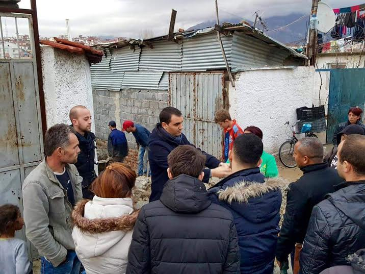 PD ndihma për të përmbyturit dhe apel bashkisë e qeverisë