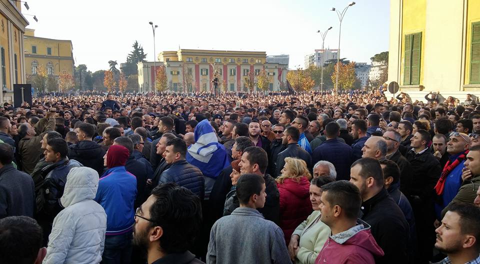 Edi Rama provokon, vandalizëm mizerabël