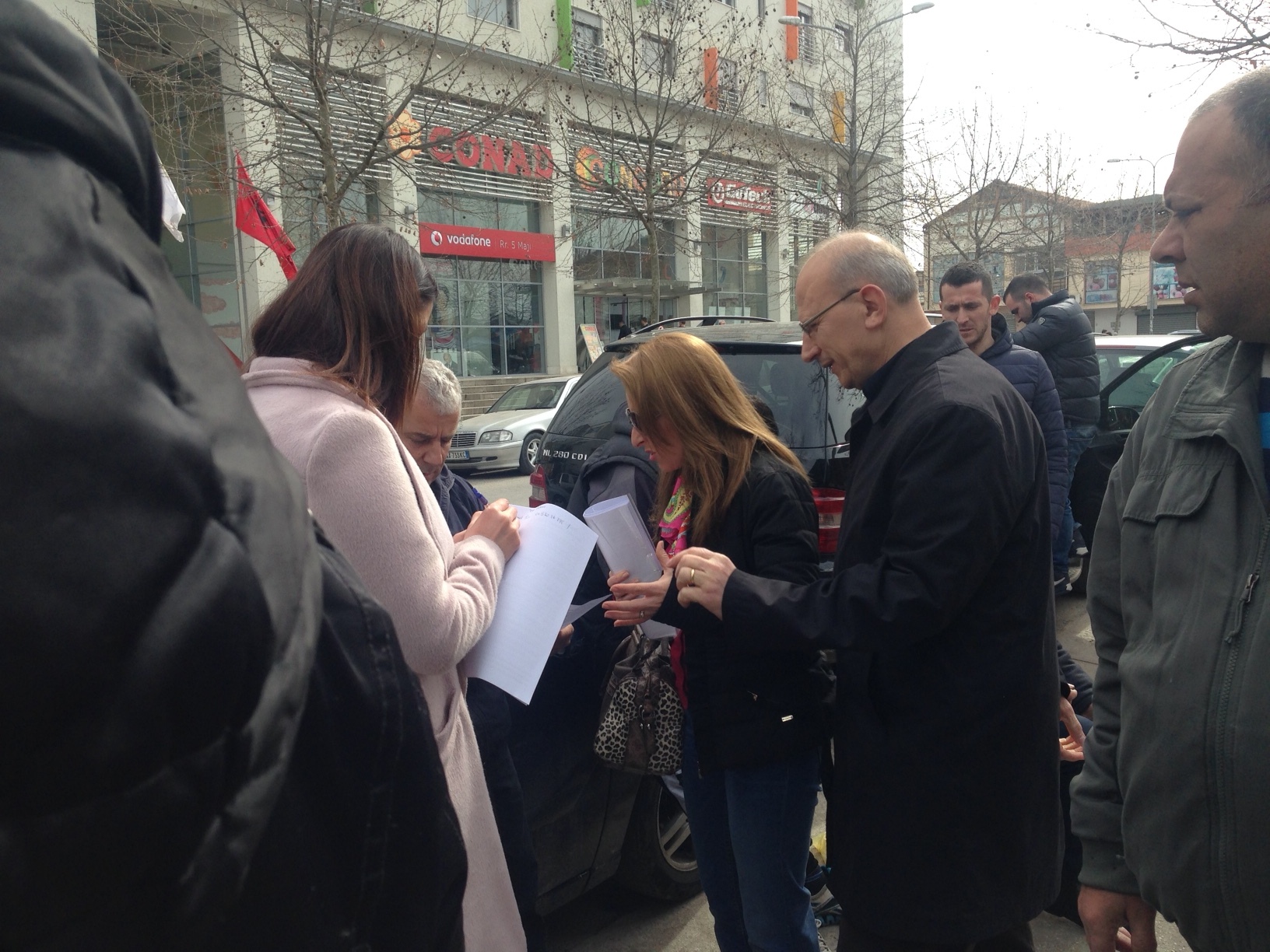 PD te tregtarët e vegjël, shpjegon rritjen e taksave shifër për shifër