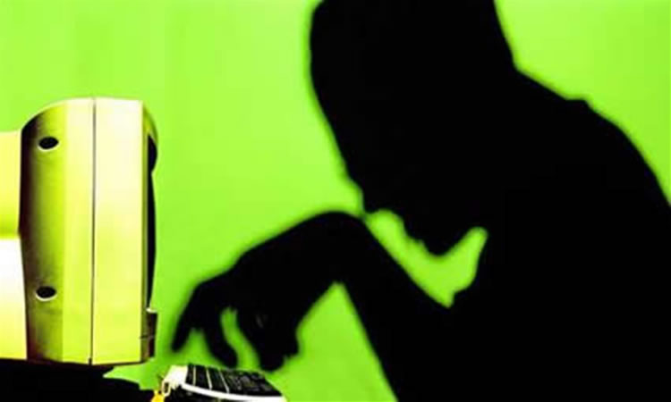 Tiranë, pranga punonjësit të bankës, manjakut të filmave pornografikë me fëmijë