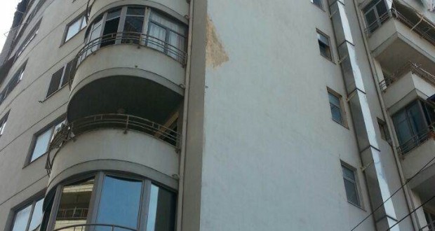 Elbasan, shkoi për kafe hidhet nga kati 11, përfundon i vdekur në katin e tretë