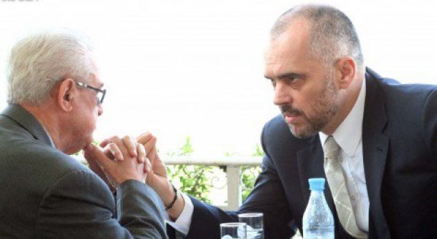 Mimoza Hafizi, ironi me profesorin: Servet Pëllumbi, shqiptari më i lumtur me referendumin