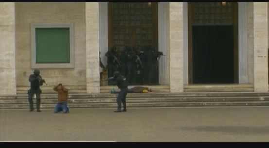 VIDEO/ “Pengmarrje” në Akademinë e Arteve