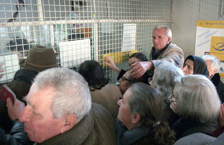 Tepelenë, ju vidhen pensionet, mosha e thyer në protestë