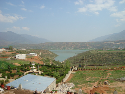 Kukës, rrufeja vret 15 vjeçarin duke folur në telefon