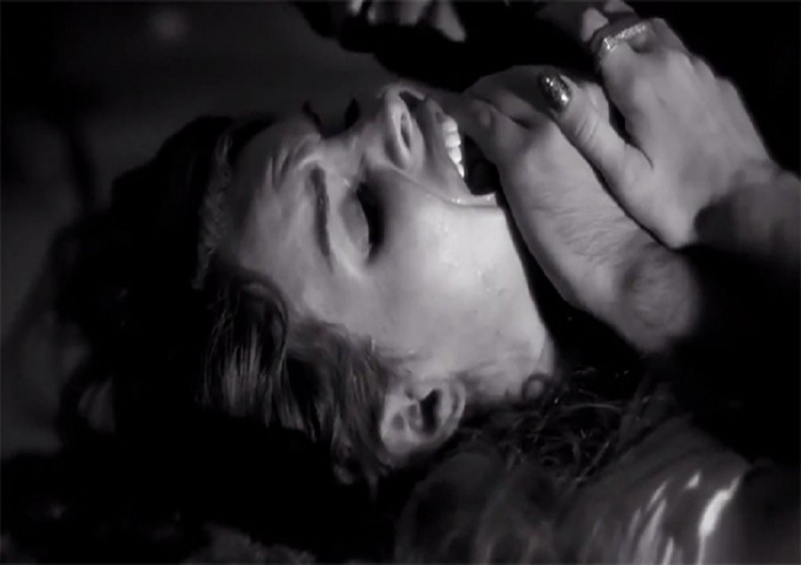 E mitura nga Elbasani denoncon 18-vjeçarin: Më kapi me zor, unë nuk doja