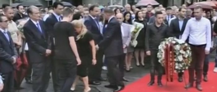 Krerët më të lartë të PD përkujtojnë 18-vjetori e vrasjes së Azem Hajdarit