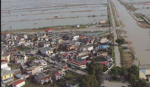 Përmbyset në Thumanë autobusi i linjës Tiranë-Kukës