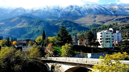 Linjë klandestinësh me vende arabe. 26 refugjatë, nga 1000 euro të kalojnë Shqipërinë