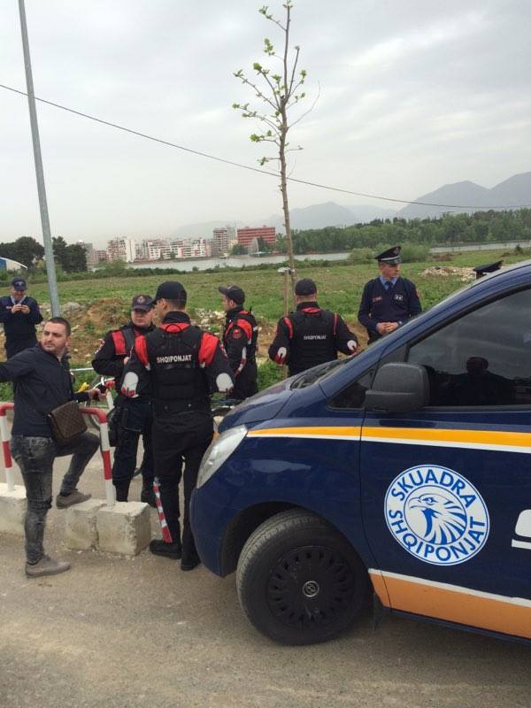 Bashkia e Tiranës mbjell pemë në tokat e banorëve, has në rezistencën e tyre