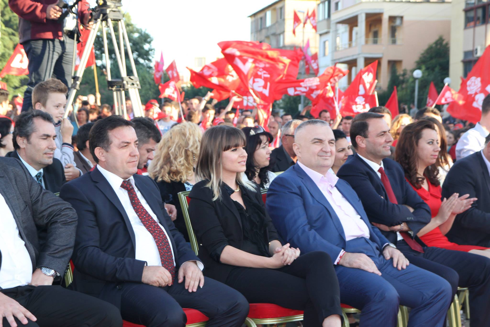 EMRI & FOTO/ LSI merr sot mandatin e deputetit të Lezhës