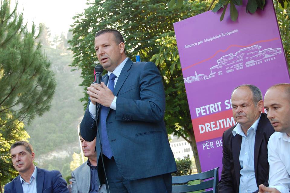 Abuzimi me pronat, AKKP-ja kallëzim penal për Petrit Sinën, ish-kreun e Qarkut Berat