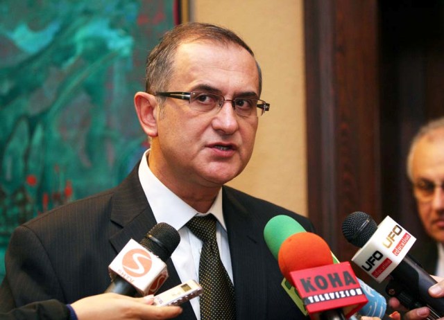 Vasili i shkruan sërish Ramës dhe Ahmetajt: I keqardhur që nuk më përgjigjet askush