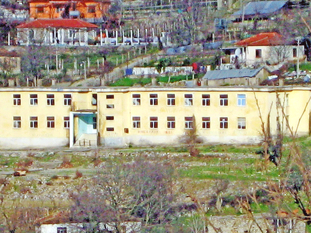 Hajduti nga Picari rrah tre policë në shtëpinë e tij