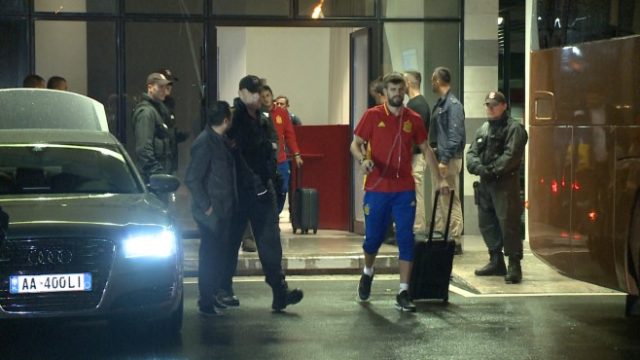 Shqipëria dhe Spanja e fillojnë “përplasjen” që në aeroport