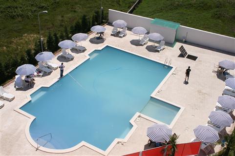 Sherri me thika te pishinat në Vorë, për një femër