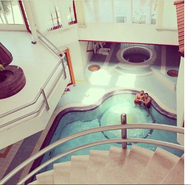 FOTO/ Një pishinë në dhomën e ndenjes; ‘Fëmijët e Pasur të Teheranit’