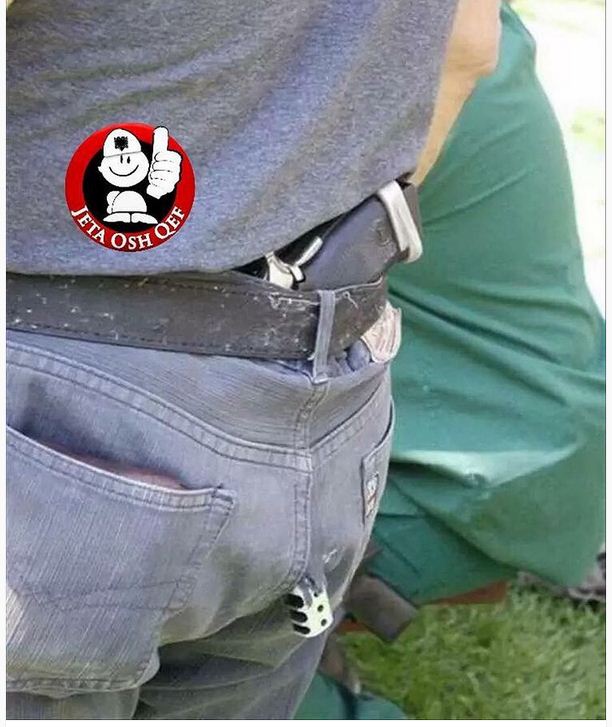 FOTO HUMOR/ Kot nuk thonë: “Do by*** të mbash pistoletë”