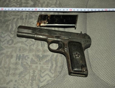 Tiranë, gardisti plagos bashkëshorten me pistoletën e shërbimit