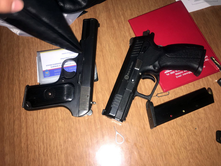 EMRAT & FOTO/ Tiranë, arrestohen për armëmbajtje pa leje, polici i burgut dhe i dënuari për rrëmbim personi