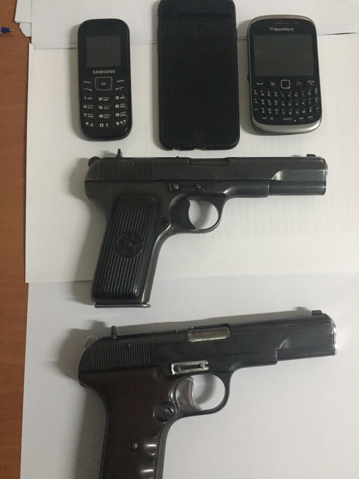 TIRANE/Parandalohet vrasja, pistoletat me fishek në gojë