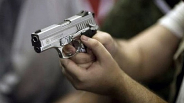 Nga të shtënat me armë zjarri në “Rrugën e Kavajës” është plagosur një person