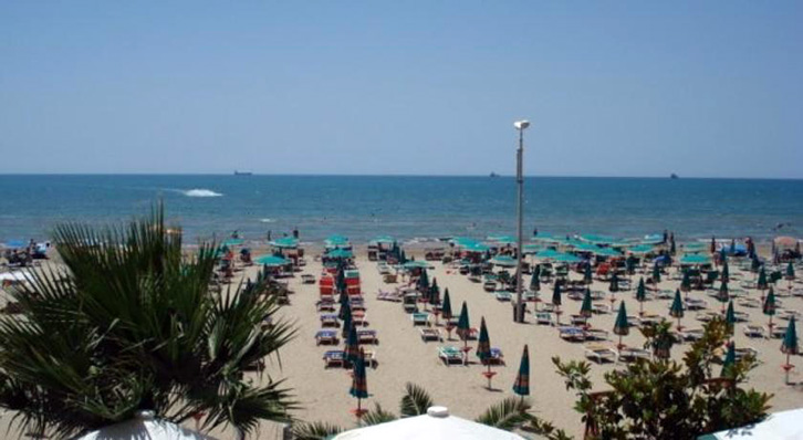 Mali i Robit një javë pa ujë e drita, pushuesit s’i dëgjon askush, i ankohen Berishës