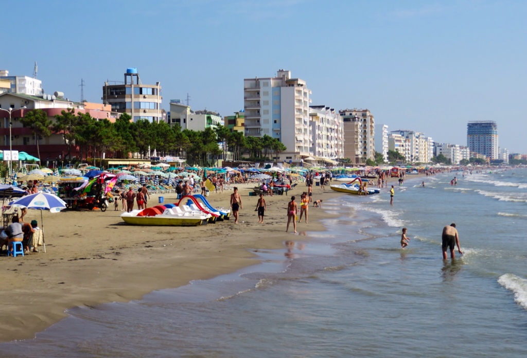 Durrës, vdes brenda në det turisti polak
