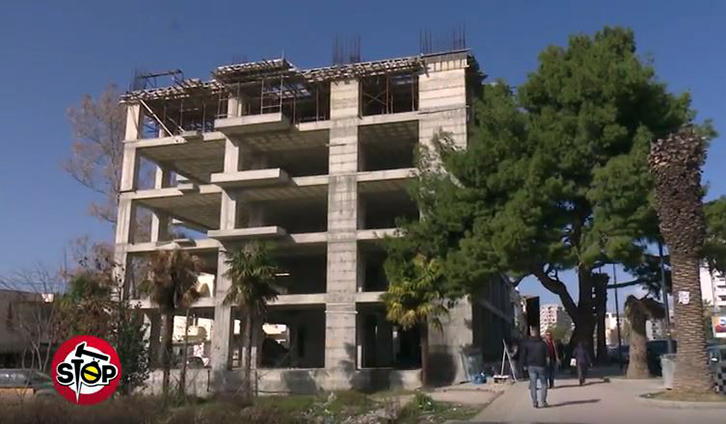 Çudia në Vlorë, mëson nga media për kërcënimin e Edi Ramës se do t’i prishet pallati