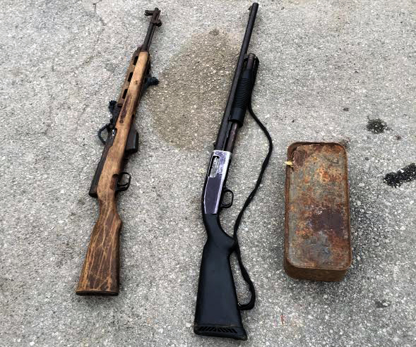 Pogradec, shpallet në kërkim 27 vjeçari, do trafikonte armë e municione në Maqedoni