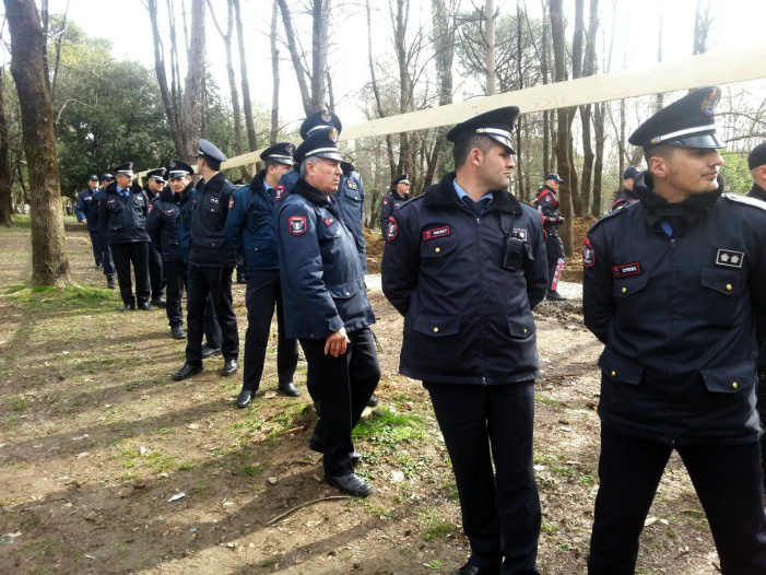SHËNIM/ Çfarë “prone publike” u shkatërrua sot, te parku kishte më shumë policë se sa hunj…?!