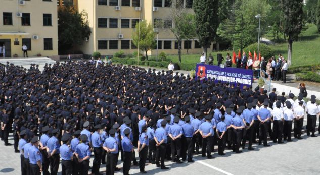 PËRGJIMET/ Si ra në kurth kandidati për polic, “hiqu si profesori”