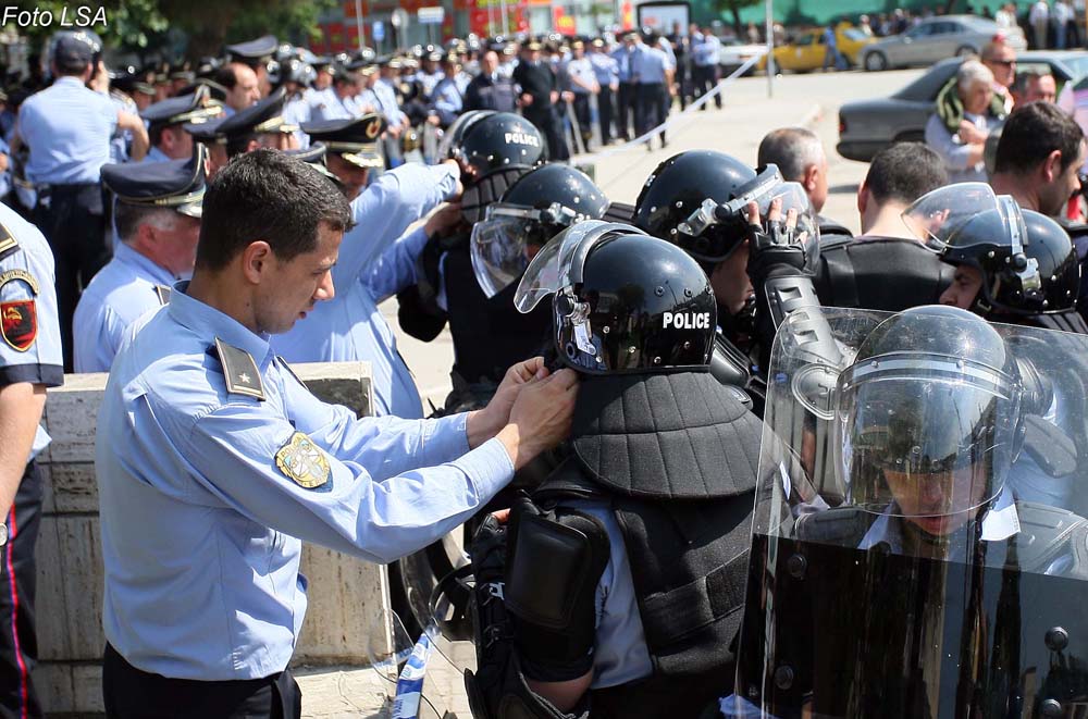 SHQIPËRI/Policia ka kaluar në gadishmëri të përforcuar që nga mesnata