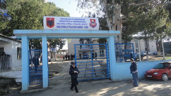 Sherr për pronën, 48-vjeçari palgos me sëpatë nusen e vëllait