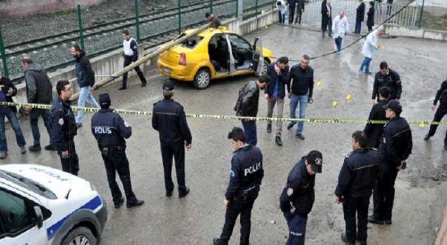 VIDEO (+18)/Djali vret babanë dhe më pas veten