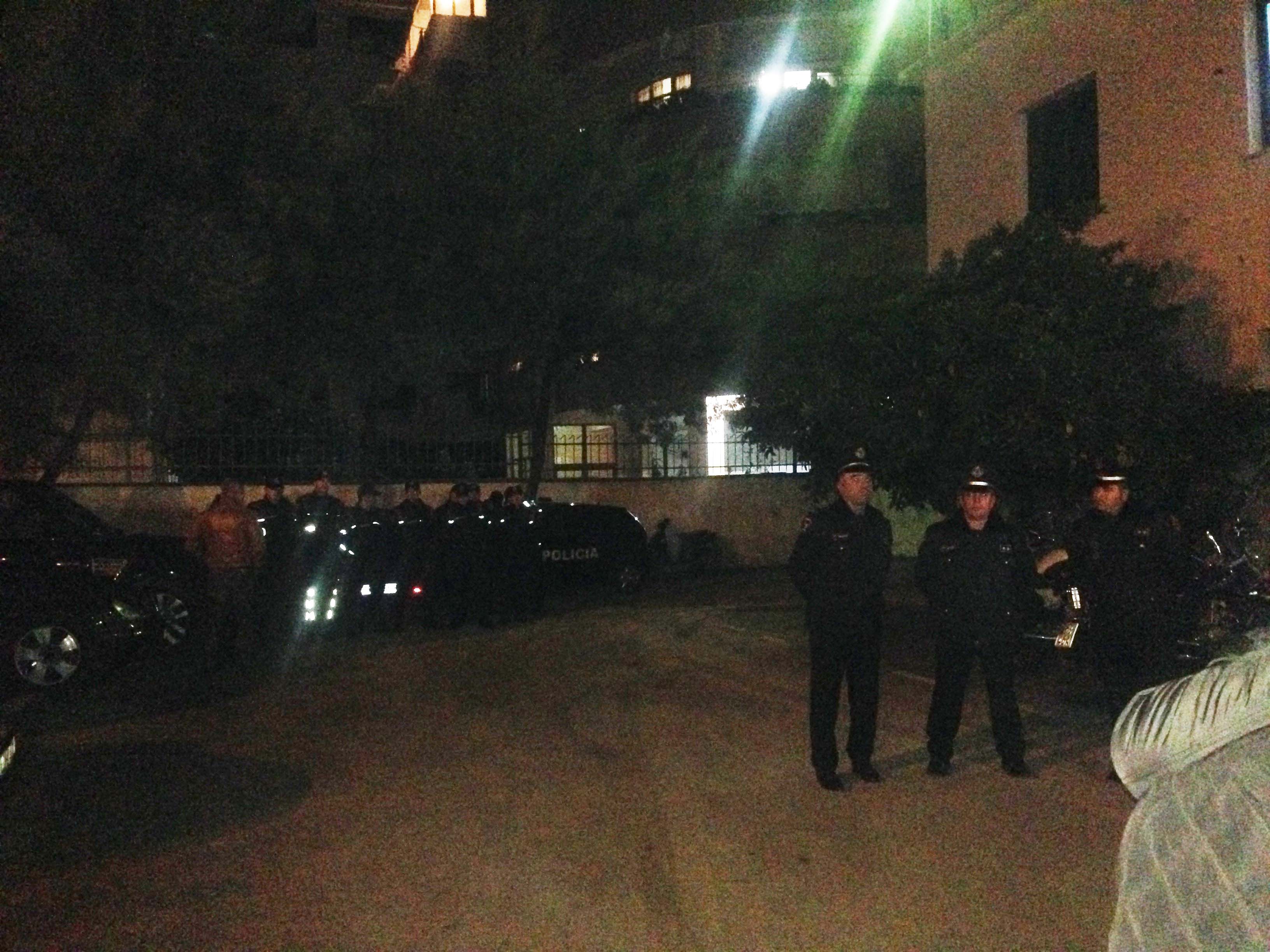 Tension te komisariti 1, deputetët e PD kerkojne lirimin e protestuesve