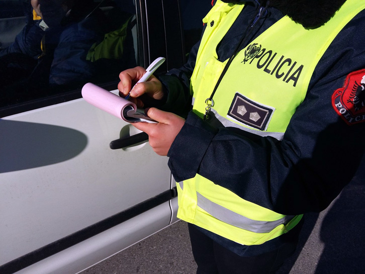 VIDEO/ Policia që duam, “Blici Rrugor” bën kërdinë – 500 gjoba për një orë