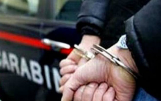 Si u arrestua bosi shqiptar që prostituonte të mitura